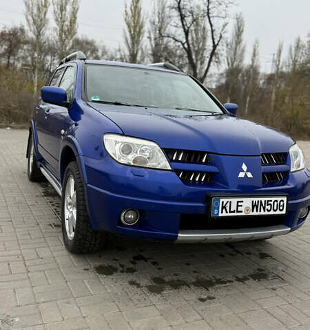 Синий Мицубиси Аутлендер, объемом двигателя 2.4 л и пробегом 243 тыс. км за 5000 $, фото 3 на Automoto.ua