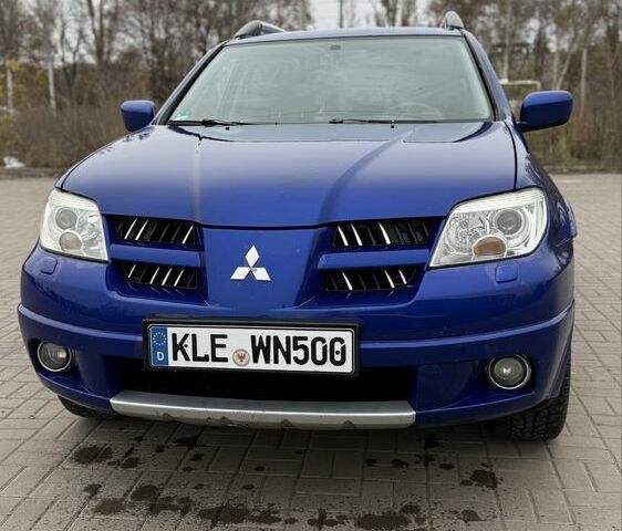 Синий Мицубиси Аутлендер, объемом двигателя 2.4 л и пробегом 243 тыс. км за 5000 $, фото 2 на Automoto.ua