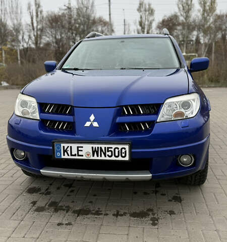 Синий Мицубиси Аутлендер, объемом двигателя 2.4 л и пробегом 243 тыс. км за 5000 $, фото 2 на Automoto.ua
