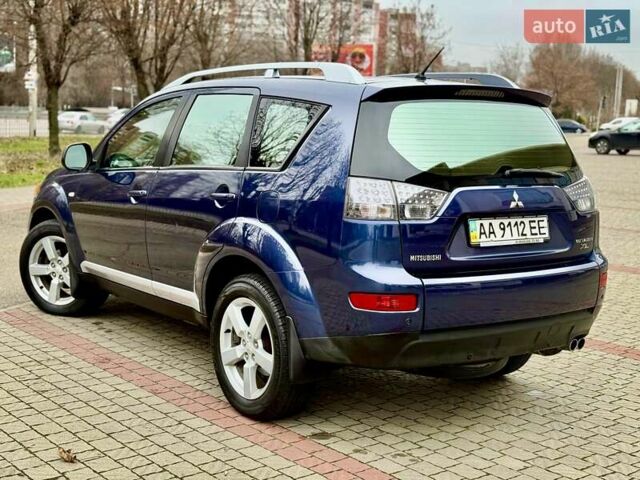 Синій Міцубісі Аутлендер, об'ємом двигуна 3 л та пробігом 197 тис. км за 9200 $, фото 6 на Automoto.ua