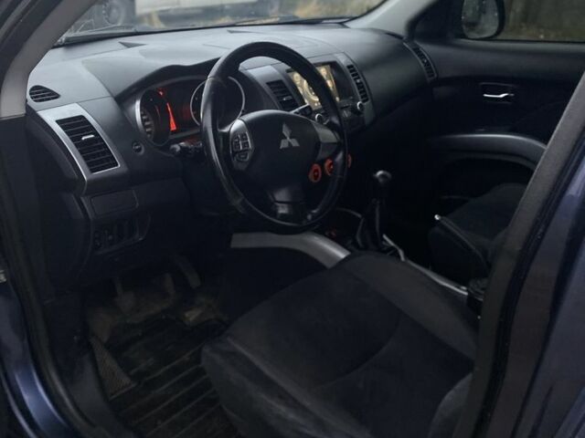 Синий Мицубиси Аутлендер, объемом двигателя 2.4 л и пробегом 250 тыс. км за 6300 $, фото 11 на Automoto.ua