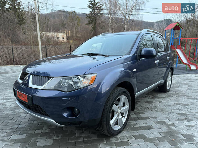 Синий Мицубиси Аутлендер, объемом двигателя 2 л и пробегом 228 тыс. км за 8888 $, фото 4 на Automoto.ua