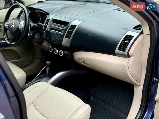 Синій Міцубісі Аутлендер, об'ємом двигуна 3 л та пробігом 197 тис. км за 9200 $, фото 18 на Automoto.ua