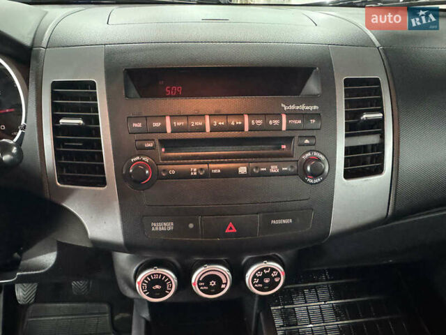 Синий Мицубиси Аутлендер, объемом двигателя 2 л и пробегом 228 тыс. км за 7999 $, фото 24 на Automoto.ua