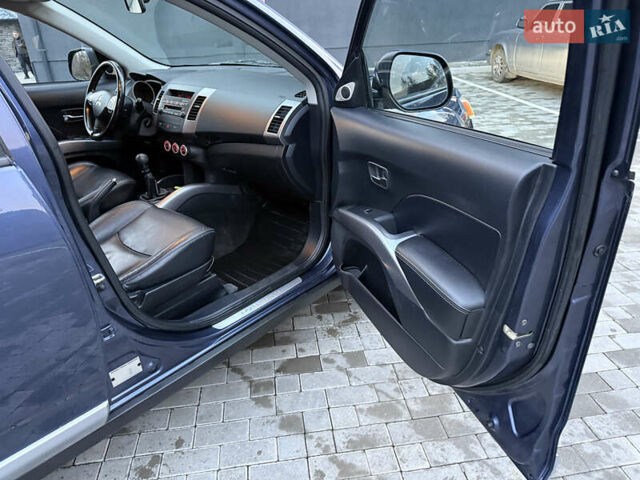 Синий Мицубиси Аутлендер, объемом двигателя 2 л и пробегом 228 тыс. км за 8888 $, фото 37 на Automoto.ua