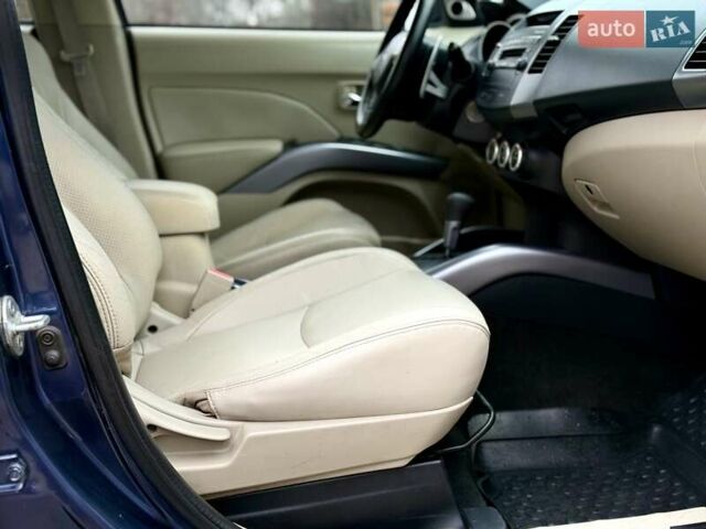 Синій Міцубісі Аутлендер, об'ємом двигуна 3 л та пробігом 197 тис. км за 9200 $, фото 17 на Automoto.ua