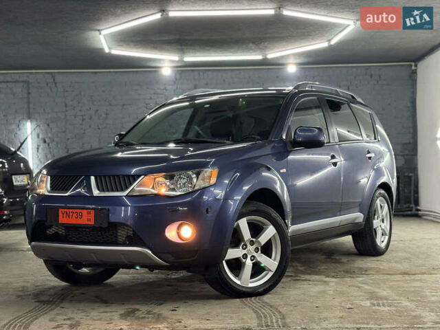 Синий Мицубиси Аутлендер, объемом двигателя 2 л и пробегом 228 тыс. км за 7999 $, фото 2 на Automoto.ua