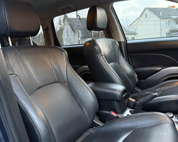 Синий Мицубиси Аутлендер, объемом двигателя 2 л и пробегом 228 тыс. км за 8888 $, фото 42 на Automoto.ua