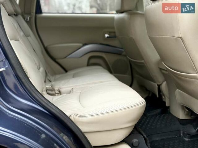 Синій Міцубісі Аутлендер, об'ємом двигуна 3 л та пробігом 197 тис. км за 9200 $, фото 20 на Automoto.ua