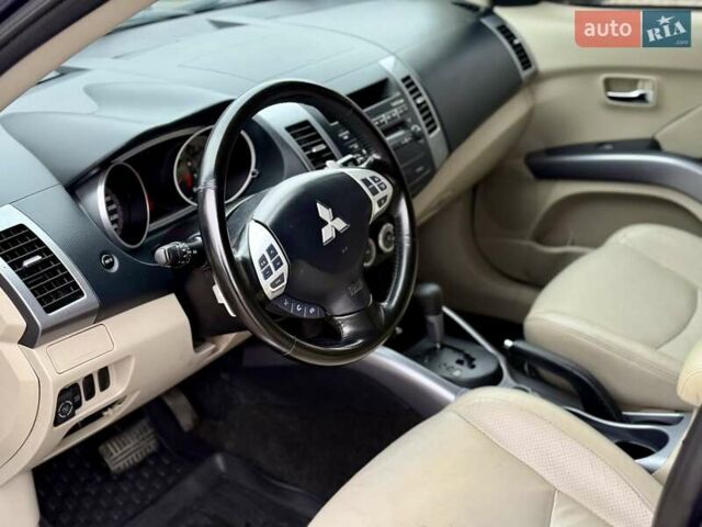 Синій Міцубісі Аутлендер, об'ємом двигуна 3 л та пробігом 197 тис. км за 9200 $, фото 16 на Automoto.ua