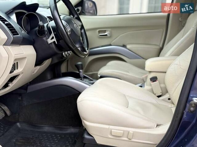 Синій Міцубісі Аутлендер, об'ємом двигуна 3 л та пробігом 197 тис. км за 9200 $, фото 15 на Automoto.ua