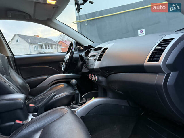 Синий Мицубиси Аутлендер, объемом двигателя 2 л и пробегом 228 тыс. км за 8888 $, фото 40 на Automoto.ua