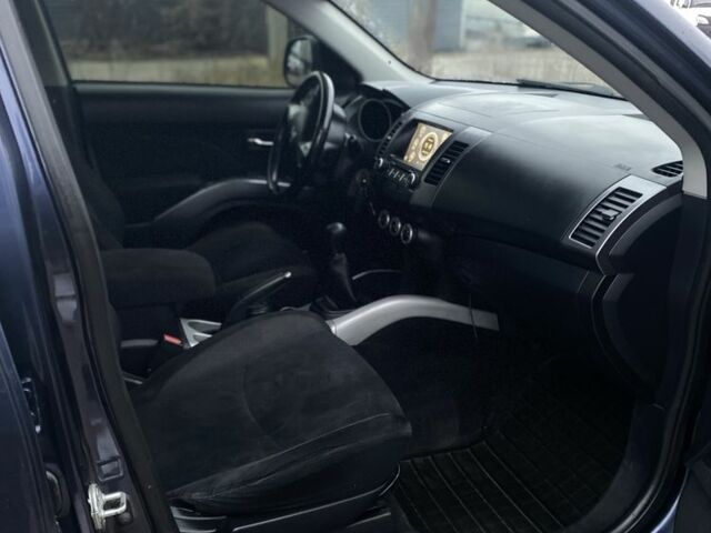 Синий Мицубиси Аутлендер, объемом двигателя 2.4 л и пробегом 250 тыс. км за 6300 $, фото 12 на Automoto.ua