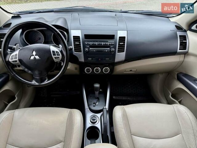 Синій Міцубісі Аутлендер, об'ємом двигуна 3 л та пробігом 197 тис. км за 9200 $, фото 21 на Automoto.ua