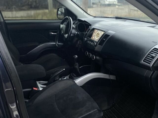 Синий Мицубиси Аутлендер, объемом двигателя 2.4 л и пробегом 250 тыс. км за 6300 $, фото 14 на Automoto.ua