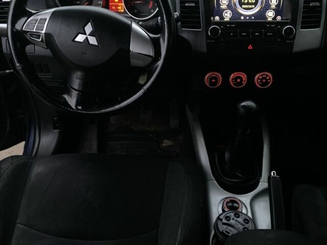 Синий Мицубиси Аутлендер, объемом двигателя 2.4 л и пробегом 250 тыс. км за 6300 $, фото 6 на Automoto.ua