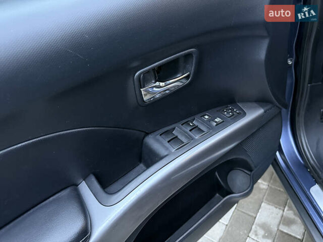 Синий Мицубиси Аутлендер, объемом двигателя 2 л и пробегом 228 тыс. км за 8888 $, фото 21 на Automoto.ua