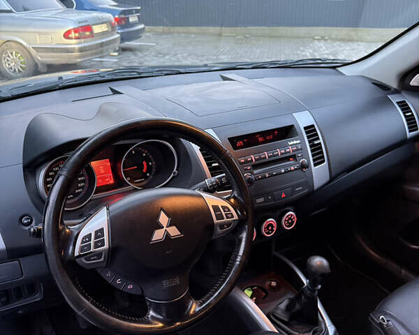 Синий Мицубиси Аутлендер, объемом двигателя 2 л и пробегом 228 тыс. км за 8888 $, фото 25 на Automoto.ua