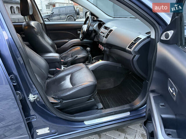 Синий Мицубиси Аутлендер, объемом двигателя 2 л и пробегом 228 тыс. км за 8888 $, фото 38 на Automoto.ua