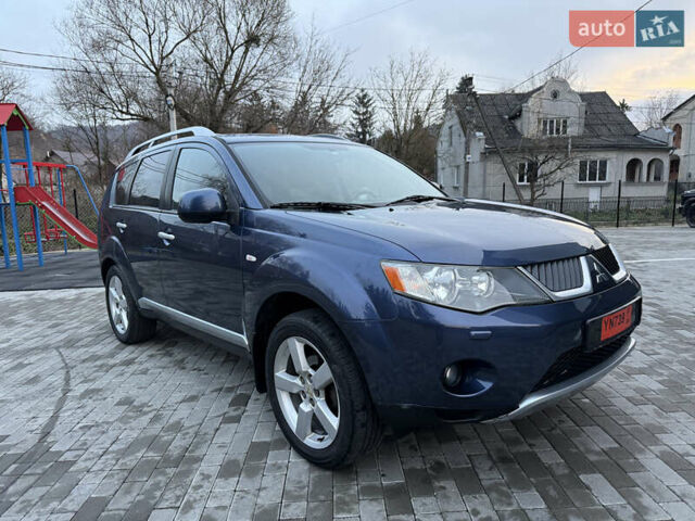 Синий Мицубиси Аутлендер, объемом двигателя 2 л и пробегом 228 тыс. км за 8888 $, фото 3 на Automoto.ua