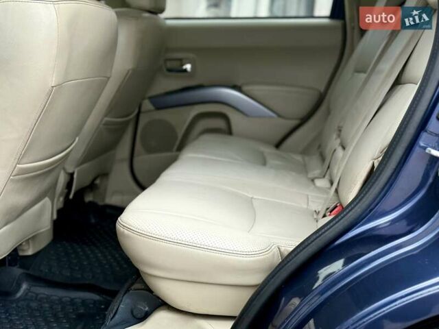 Синій Міцубісі Аутлендер, об'ємом двигуна 3 л та пробігом 197 тис. км за 9200 $, фото 19 на Automoto.ua