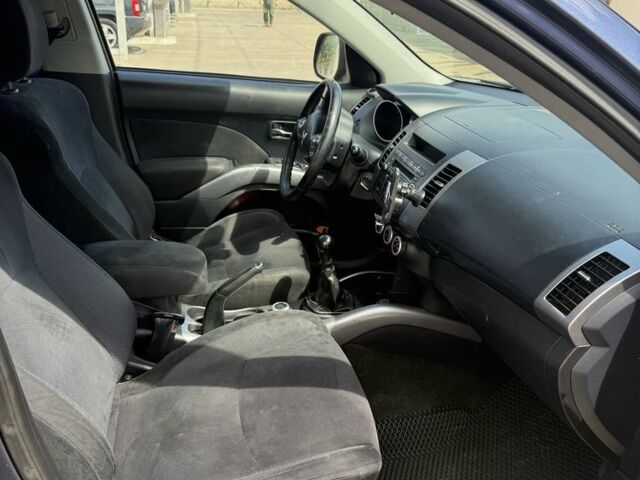 Синій Міцубісі Аутлендер, об'ємом двигуна 2 л та пробігом 378 тис. км за 4800 $, фото 4 на Automoto.ua