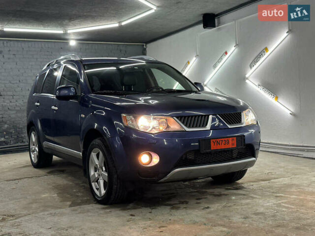 Синий Мицубиси Аутлендер, объемом двигателя 2 л и пробегом 228 тыс. км за 7999 $, фото 1 на Automoto.ua