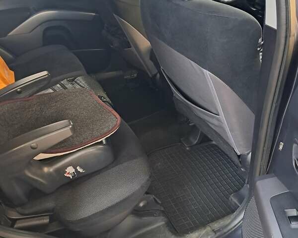 Синий Мицубиси Аутлендер, объемом двигателя 2.4 л и пробегом 160 тыс. км за 8800 $, фото 1 на Automoto.ua