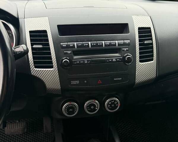 Синий Мицубиси Аутлендер, объемом двигателя 2.4 л и пробегом 211 тыс. км за 7800 $, фото 18 на Automoto.ua