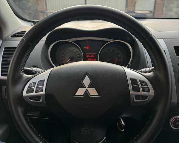 Синий Мицубиси Аутлендер, объемом двигателя 2.36 л и пробегом 223 тыс. км за 8650 $, фото 17 на Automoto.ua