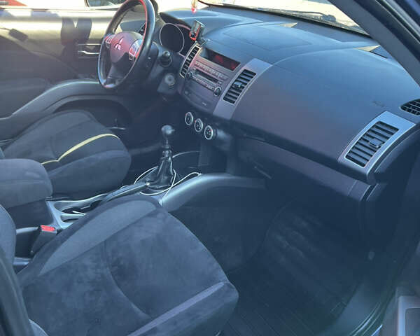 Синий Мицубиси Аутлендер, объемом двигателя 2 л и пробегом 263 тыс. км за 8900 $, фото 23 на Automoto.ua