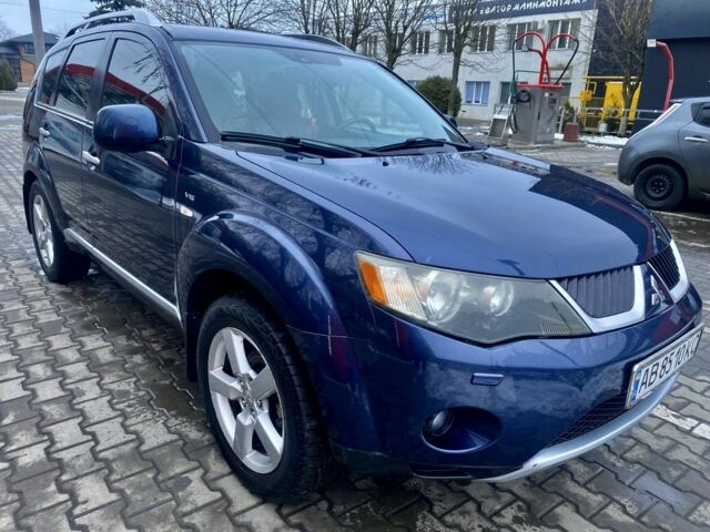 Синий Мицубиси Аутлендер, объемом двигателя 3 л и пробегом 228 тыс. км за 9000 $, фото 1 на Automoto.ua