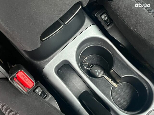 Синій Міцубісі Аутлендер, об'ємом двигуна 2.4 л та пробігом 211 тис. км за 8390 $, фото 17 на Automoto.ua