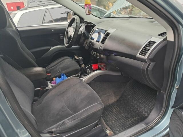 Синій Міцубісі Аутлендер, об'ємом двигуна 2 л та пробігом 580 тис. км за 5000 $, фото 4 на Automoto.ua