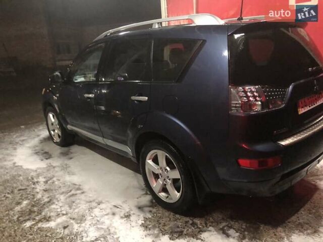 Синий Мицубиси Аутлендер, объемом двигателя 3 л и пробегом 340 тыс. км за 9555 $, фото 7 на Automoto.ua
