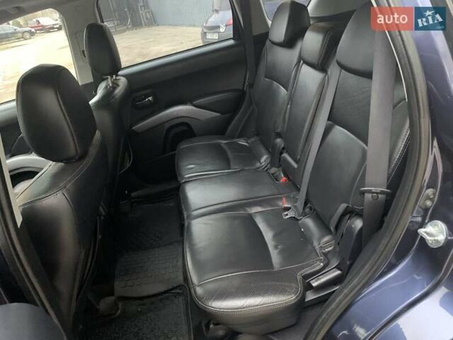 Синий Мицубиси Аутлендер, объемом двигателя 3 л и пробегом 383 тыс. км за 9000 $, фото 8 на Automoto.ua