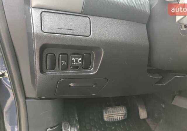 Синий Мицубиси Аутлендер, объемом двигателя 3 л и пробегом 382 тыс. км за 8200 $, фото 15 на Automoto.ua