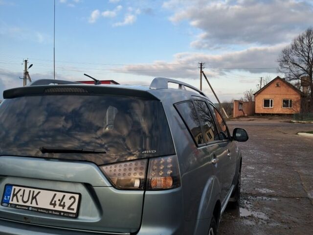 Синий Мицубиси Аутлендер, объемом двигателя 2 л и пробегом 600 тыс. км за 3500 $, фото 5 на Automoto.ua