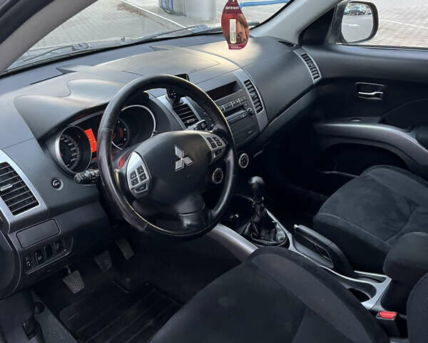 Синий Мицубиси Аутлендер, объемом двигателя 2 л и пробегом 263 тыс. км за 8900 $, фото 22 на Automoto.ua