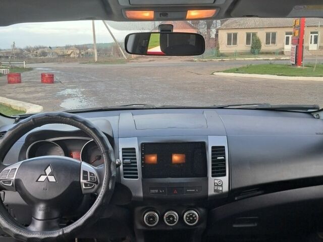 Синий Мицубиси Аутлендер, объемом двигателя 2 л и пробегом 600 тыс. км за 3500 $, фото 2 на Automoto.ua