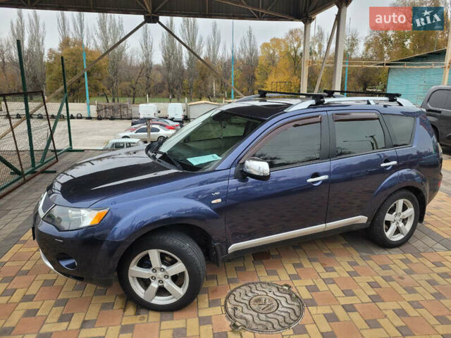 Синий Мицубиси Аутлендер, объемом двигателя 3 л и пробегом 270 тыс. км за 7900 $, фото 2 на Automoto.ua
