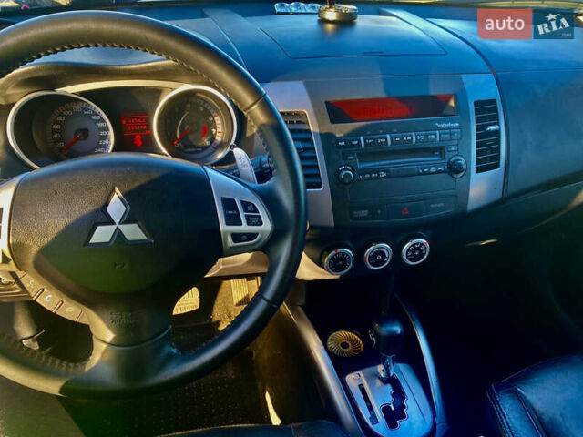 Синій Міцубісі Аутлендер, об'ємом двигуна 3 л та пробігом 228 тис. км за 9000 $, фото 6 на Automoto.ua