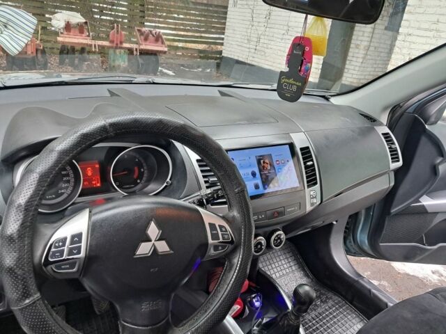 Синій Міцубісі Аутлендер, об'ємом двигуна 2 л та пробігом 580 тис. км за 5000 $, фото 3 на Automoto.ua