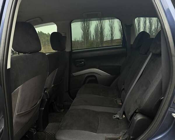 Синий Мицубиси Аутлендер, объемом двигателя 2.4 л и пробегом 211 тыс. км за 7800 $, фото 9 на Automoto.ua