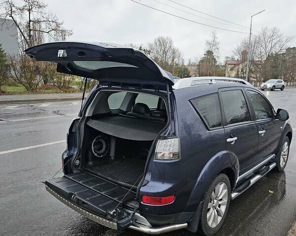 Синій Міцубісі Аутлендер, об'ємом двигуна 2.4 л та пробігом 282 тис. км за 10500 $, фото 2 на Automoto.ua