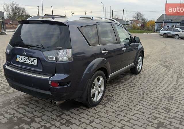Синий Мицубиси Аутлендер, объемом двигателя 3 л и пробегом 382 тыс. км за 8200 $, фото 9 на Automoto.ua