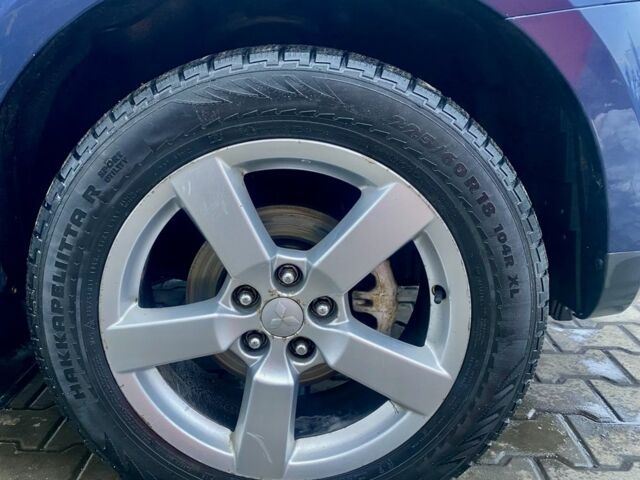 Синий Мицубиси Аутлендер, объемом двигателя 3 л и пробегом 228 тыс. км за 9000 $, фото 2 на Automoto.ua