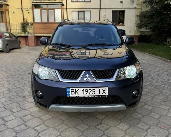 Синий Мицубиси Аутлендер, объемом двигателя 2.36 л и пробегом 223 тыс. км за 8650 $, фото 2 на Automoto.ua