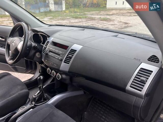 Синий Мицубиси Аутлендер, объемом двигателя 2.4 л и пробегом 94 тыс. км за 8800 $, фото 7 на Automoto.ua