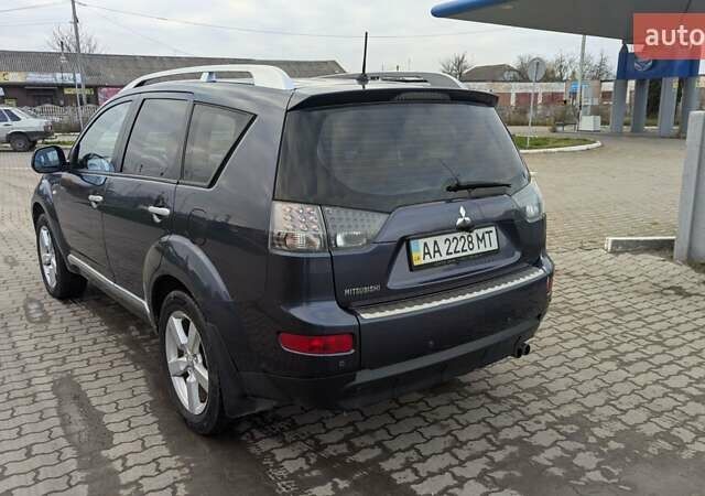 Синий Мицубиси Аутлендер, объемом двигателя 3 л и пробегом 382 тыс. км за 8200 $, фото 2 на Automoto.ua